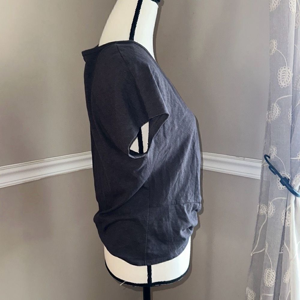 Universal Threads Co Crop Style Top - Picture 3 of 5